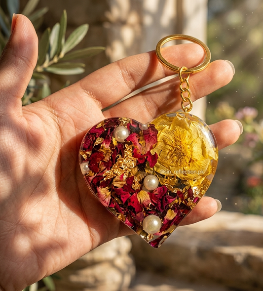 πΉ Real Dried Flowers/Gajras Preserved large 3D heartβ¨ Keychain